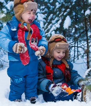Зимние игры с ребенком на улице